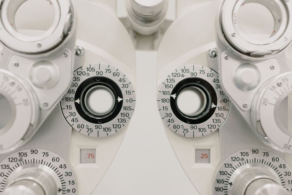 découvrez nos différentes options de correction visuelle pour améliorer votre vue et retrouver un confort optimal. optez pour des solutions adaptées à vos besoins et profitez d'une vision claire et nette.