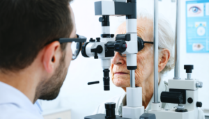 découvrez l'importance d'un examen des yeux après une opération pour évaluer le risque de delirium. une analyse approfondie des facteurs oculaires et neurologiques pouvant influencer la santé post-opératoire.